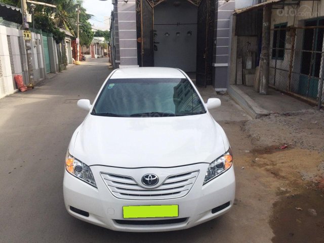 Cần bán xe Toyota Camry 2.4LE 2007 màu trắng