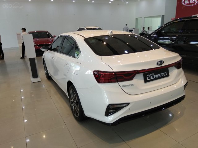 Kia Cerato 1.6 AT 2019, trắng tương tư0