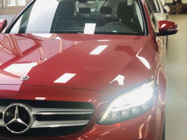 Mercedes C200 2019 khuyến mãi khủng, tặng 100% trước bạ