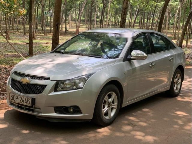 Gia đình bán Chevrolet Cruze năm 2010, màu bạc, nhập khẩu