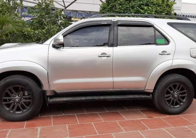 Cần bán Toyota Fortuner năm sản xuất 2016, màu bạc còn mới