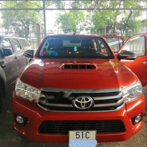 Chính chủ bán Toyota Hilux 2016, màu đỏ, nhập khẩu Thái Lan, giá chỉ 630 triệu