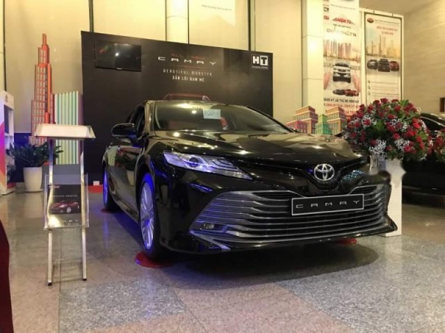 Bán xe Toyota Camry sản xuất năm 2019, màu đen, xe nhập
