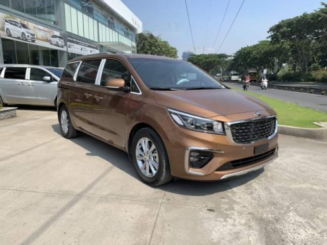 Bán Kia Sedona sản xuất 2019, màu nâu, giá tốt