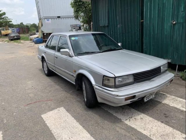 Bán Nissan Bluebird sản xuất 1988, màu bạc, xe nhập0