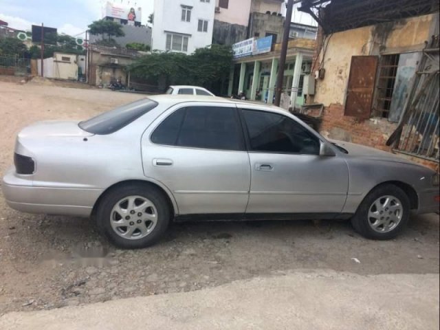 Bán Toyota Camry năm sản xuất 1992, màu bạc