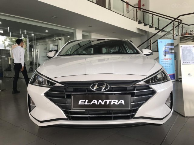 Hyundai Elantra 1.6 AT, màu trắng, giao ngay, khuyến mãi lên đến 30 triệu, gọi ngay để nhận ưu đãi: 093 215 49860