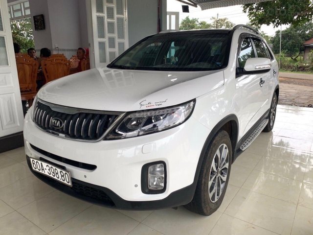 Cần bán Kia Sorento DATH sản xuất 2017, xe máy dầu, số tự động0