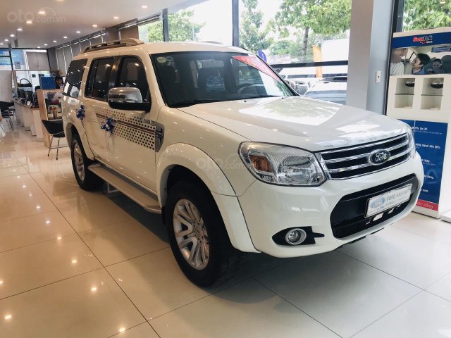 Cần bán Ford Everest 2.5 L số sàn đời 2014, màu trắng, giá cạnh tranh0