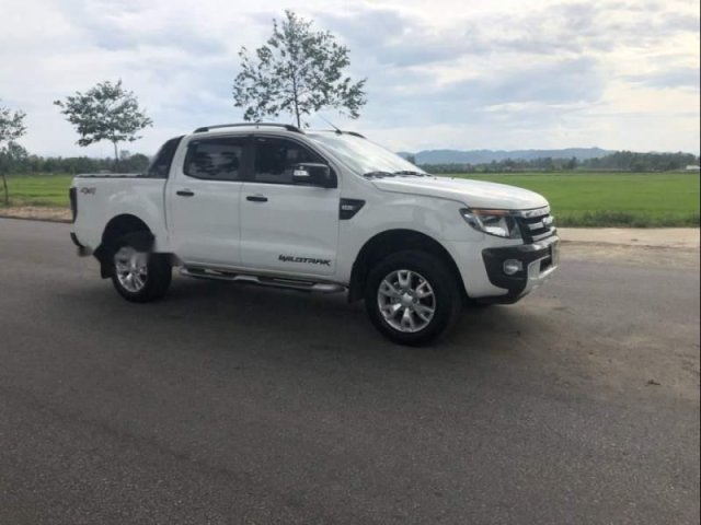 Bán ô tô Ford Ranger Wildtrak 3.2 sản xuất năm 2015, màu trắng, xe nhập