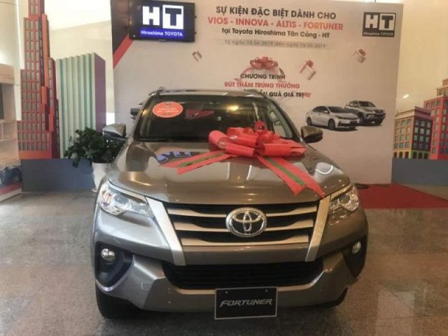 Bán Toyota Fortuner đời 2019, màu xám số sàn0