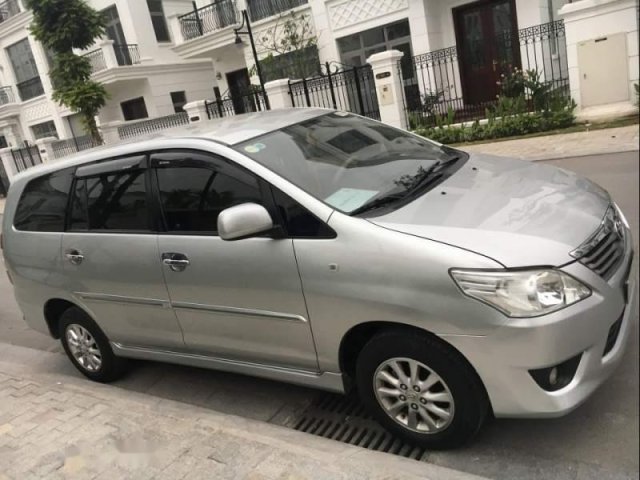 Bán Toyota Innova 2.0 G năm sản xuất 2013, màu bạc số tự động