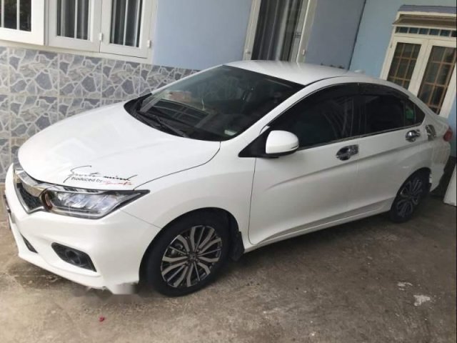 Cần bán lại xe Honda City Top đời 2018, màu trắng xe gia đình, giá 580tr