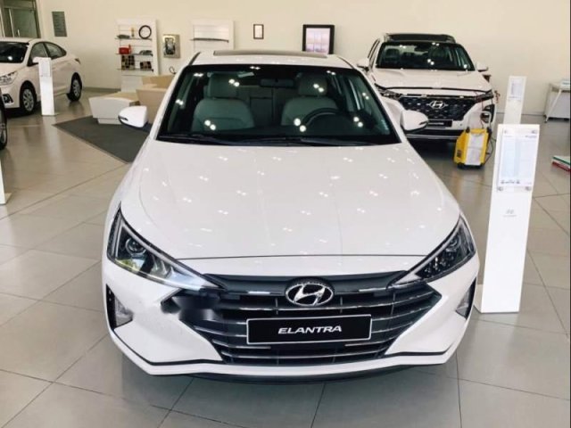 Cần bán Hyundai Elantra 2019, màu trắng, nhập khẩu, giá 580tr