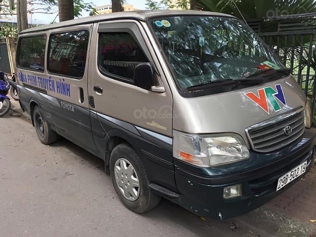 Bán Toyota Hiace đời 2001, màu bạc, xe đẹp