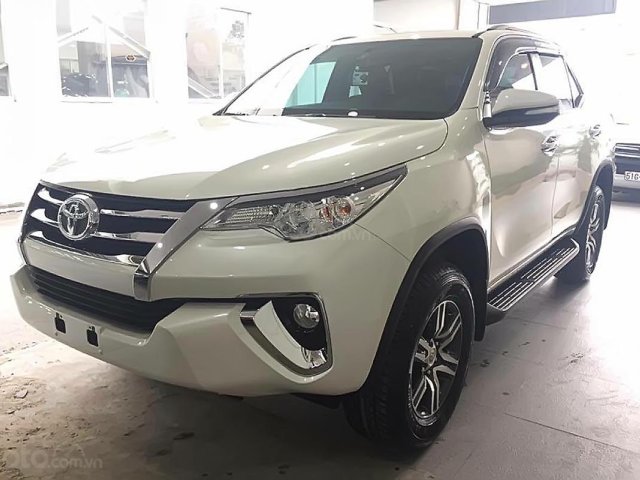 Cần bán xe Toyota Fortuner 2.4G 4x2 AT sản xuất năm 2019, màu trắng, mới 100%