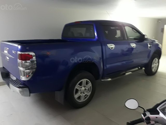 Cần bán lại xe Ford Ranger XLT 2.2L 4x4 MT đời 2015, màu xanh lam, Đk 2015