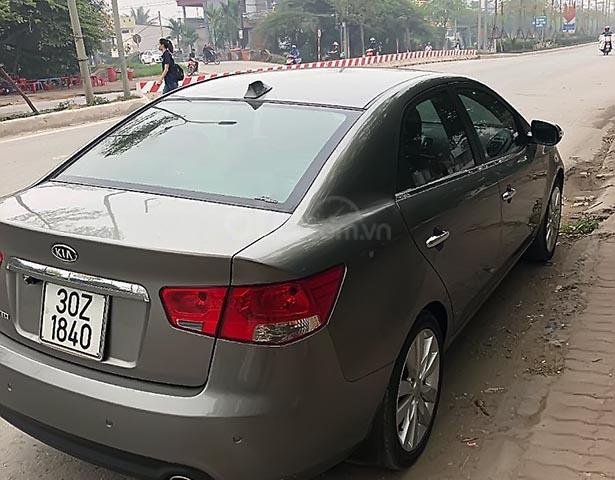 Cần bán Kia Cerato năm 2010, màu xám, chính chủ sử dụng, đi rất ít0