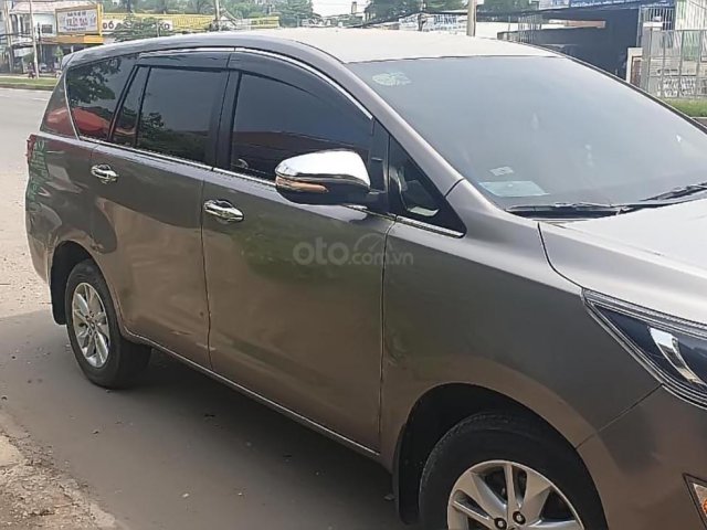 Bán Toyota Innova năm 2017, màu xám, xe đẹp 