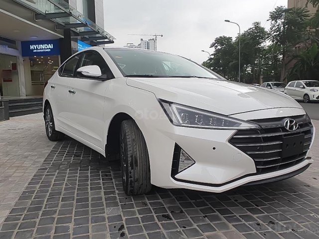Bán ô tô Hyundai Elantra 2.0 AT năm 2019, màu trắng, giá chỉ 668 triệu0