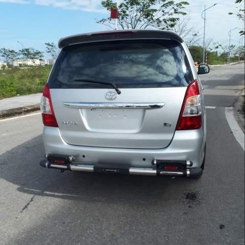 Bán Toyota Innova E 2012, màu bạc 0