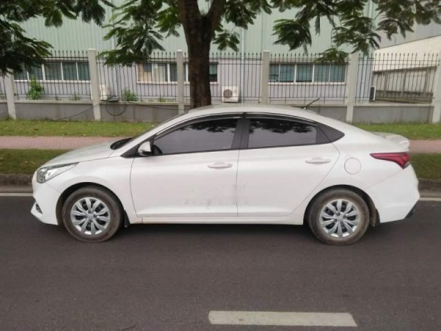 Chính chủ bán Hyundai Accent 1.4MT sản xuất 2018, màu trắng, xe nhập