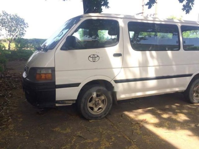 Bán Toyota Hiace đời 2000, màu trắng, xe nhập