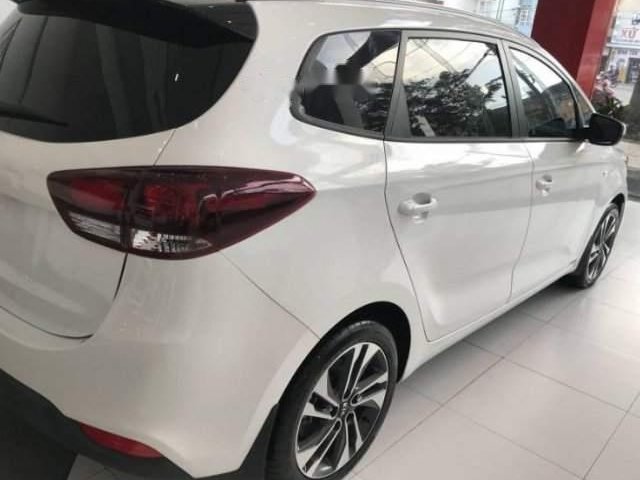 Bán Kia Rondo 2.0 Standard MT sản xuất năm 2019, màu trắng, giá 609tr