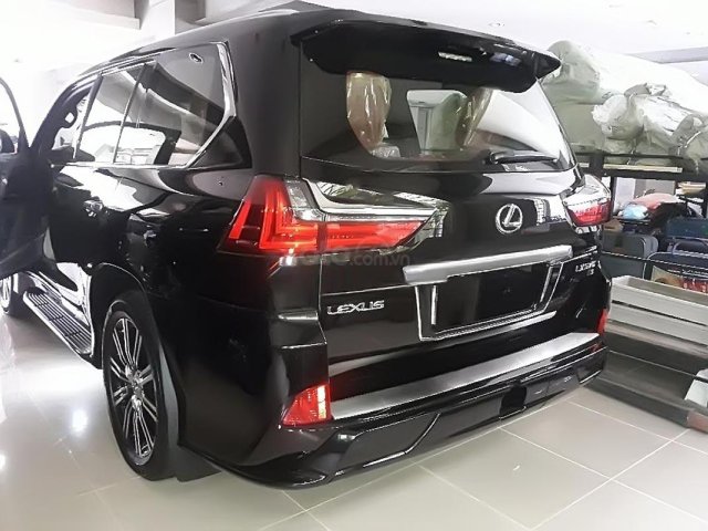 Bán xe Lexus LX570 Super Sport 2018, xuất Mỹ, hoàn toàn mới, lưới tản nhiệt với khung lưới dạng đan xen