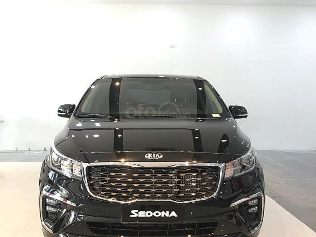 Bán xe Kia Sedona đời 2019, màu đen0