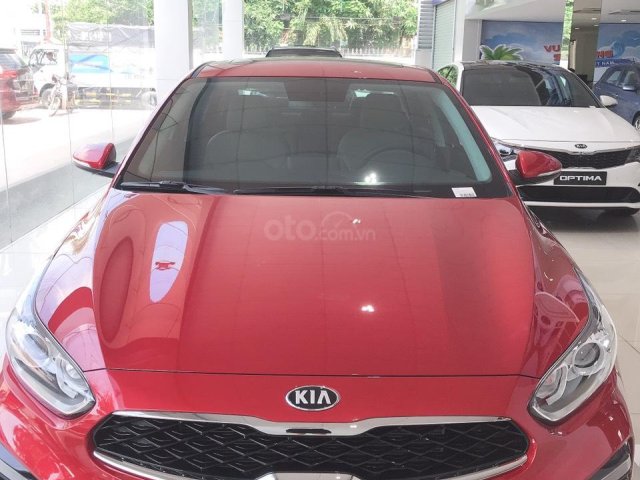 Cần bán xe Kia Cerato Deluxe năm sản xuất 2019, màu đỏ0