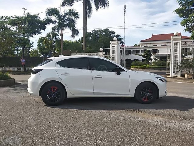 Bán Mazda 3 năm 2018, màu trắng đã đi 12.000 km0