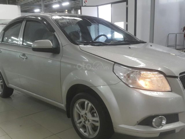 Bán Chevrolet Aveo LT 1.5MT màu bạc, sản xuất 2016 một chủ đi 17000km0