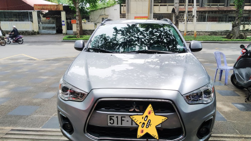 Cần bán gấp Mitsubishi Outlander Sport 2.0 AT sản xuất 2015, màu bạc, xe nhập0