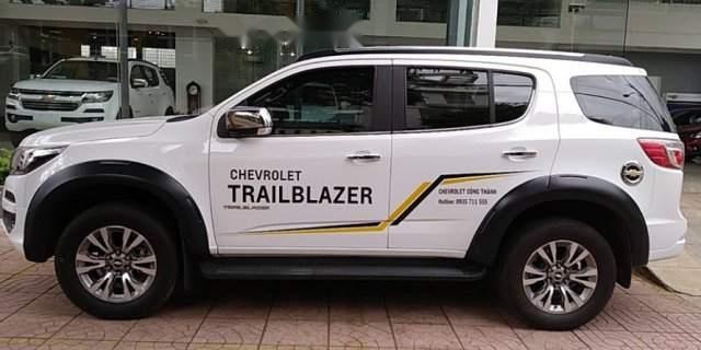 Bán Chevrolet Trailblazer đời 2018, màu trắng, giá chỉ 900 triệu