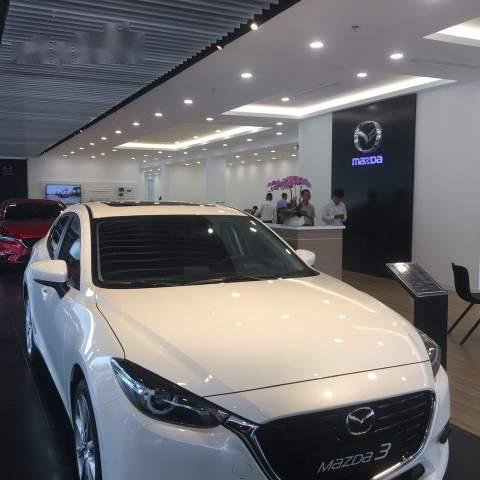 Cần bán Mazda 3 năm 2019, màu trắng, 649tr