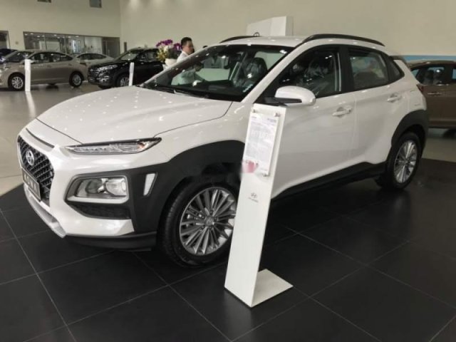 Bán xe Hyundai Kona sản xuất 2019, đủ màu, giao ngay, khuyến mãi ngay 30tr