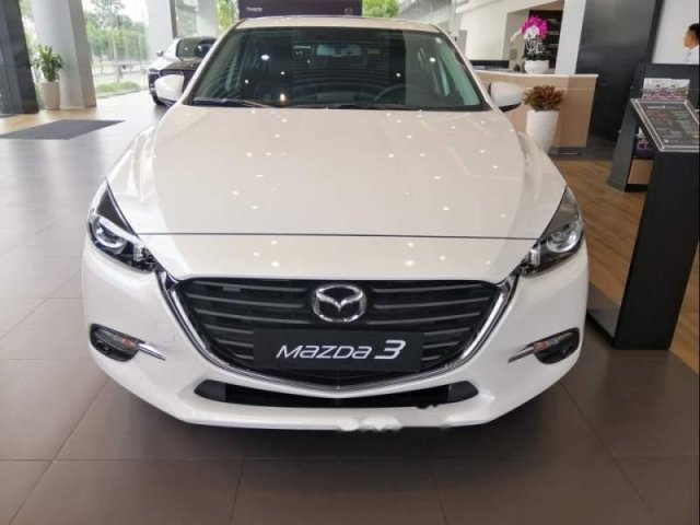 Bán Mazda 3 2019, màu trắng, mới hoàn toàn0