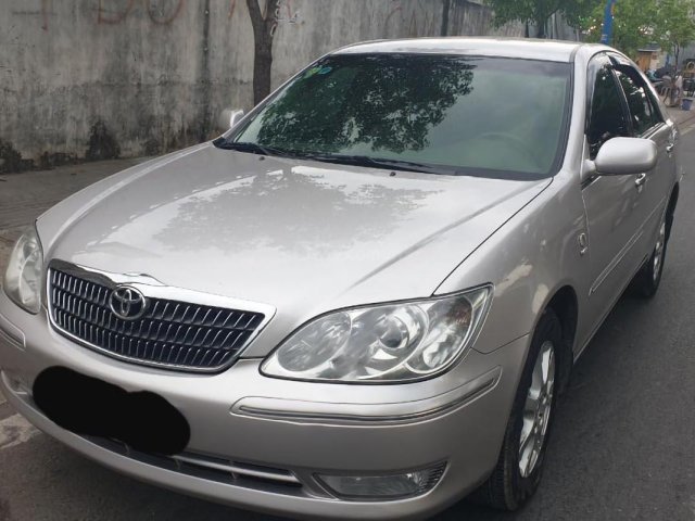 Bán Toyota Camry 2004, màu bạc, số sàn