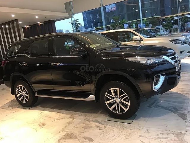 Bán Toyota Fortuner đời 2019, màu đen, nhập khẩu