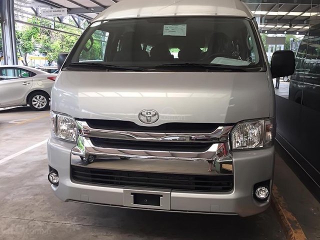 Bán ô tô Toyota Hiace 3.0 năm 2019, màu bạc, xe nhập, mới 100%