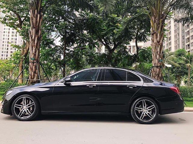 Bán Mercedes E300 AMG đời 2017, màu đen, chính chủ0