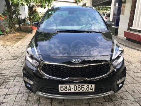 Bán xe Kia Rondo sản xuất 2018, màu đen, máy xăng0