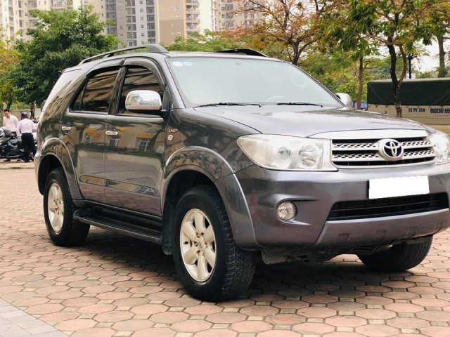 Bán Toyota Fortuner 2010 máy dầu, xám chì xe đi kỹ