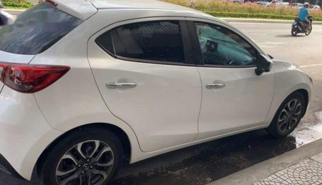 Cần bán lại xe Mazda 2 sản xuất 2017, màu trắng