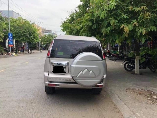 Gia đình bán lại xe Ford Everest 2015, màu hồng phấn0