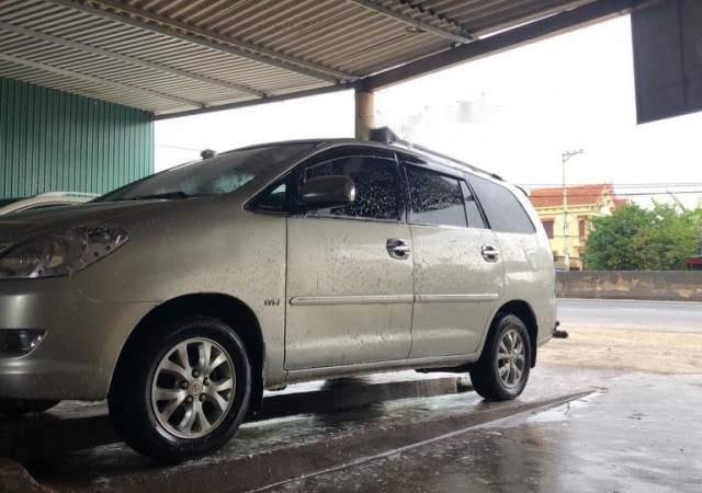 Xe Toyota Innova năm 2008, màu vàng, nhập khẩu nguyên chiếc còn mới, giá tốt