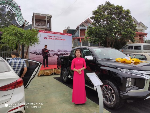 Xe Mitsubishi Triton năm sản xuất 2019, dán kính trải sàn0