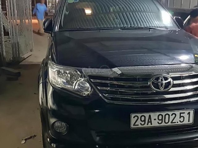 Cần bán Toyota Fortuner 2.7V 4x2 AT 2013, màu đen, số tự động