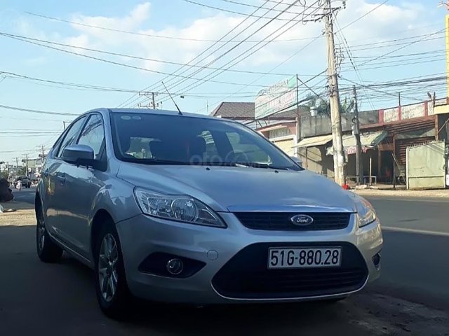 Bán xe Ford Focus 1.8AT 2010, màu bạc